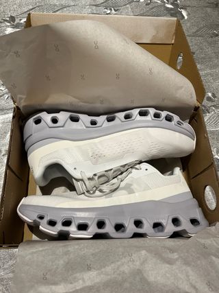 On Running Cloudmonster Gris/Blanco