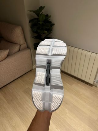 On Running Cloudmonster Gris/Blanco