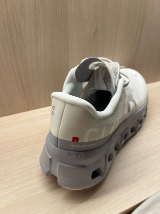 On Running Cloudmonster Gris/Blanco