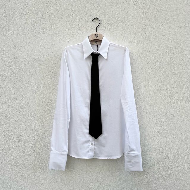Camicia Aniye By bianca con cravatta nera