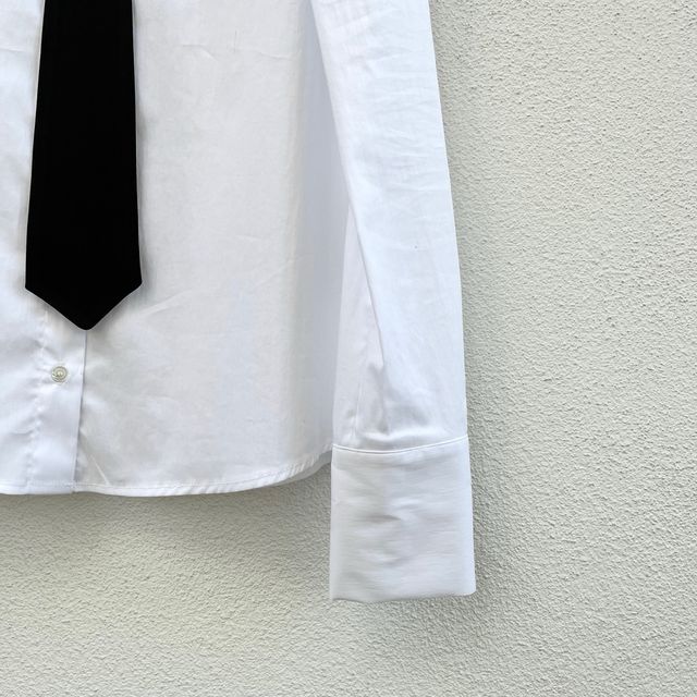 Camicia Aniye By bianca con cravatta nera