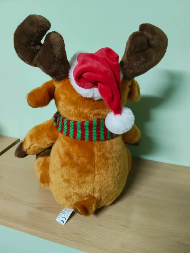 Peluche Reno Navideño con Gorro y Bufanda