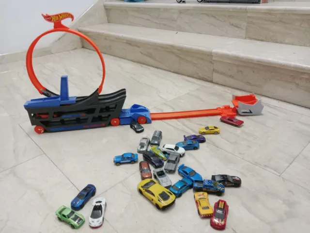 Pista Hot Wheels con coches