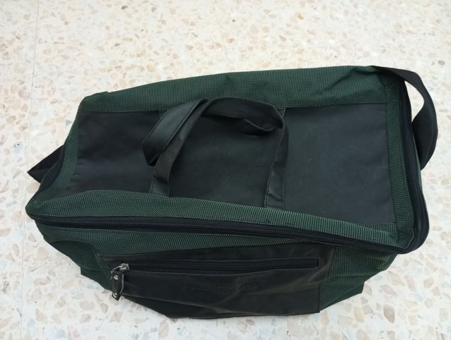 Bolsa de viaje Paco Rabanne verde y negra