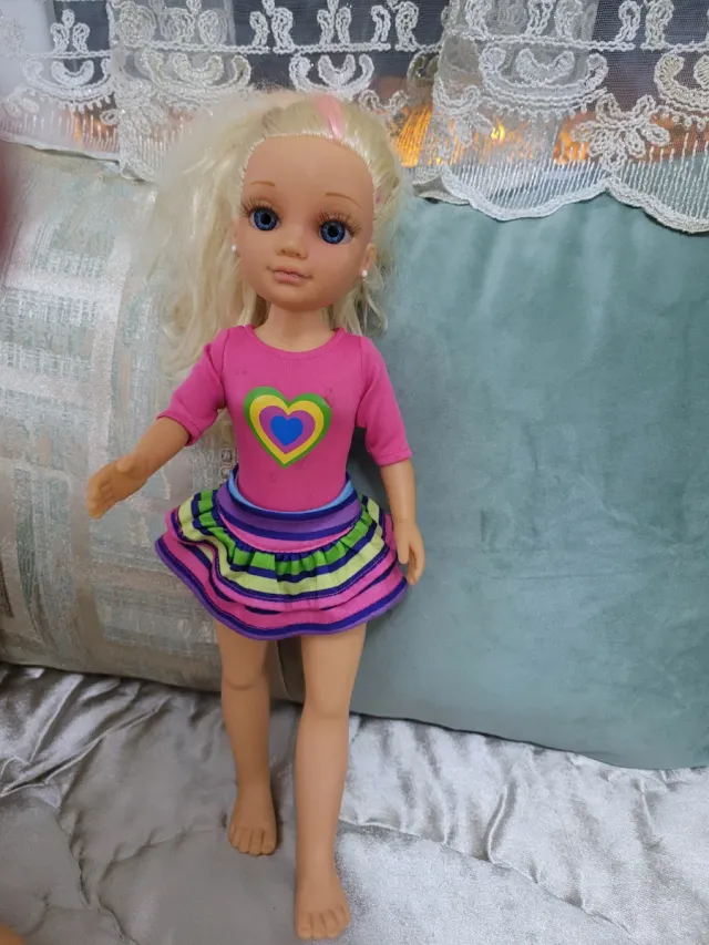 Muñeca Nancy con vestido de corazón