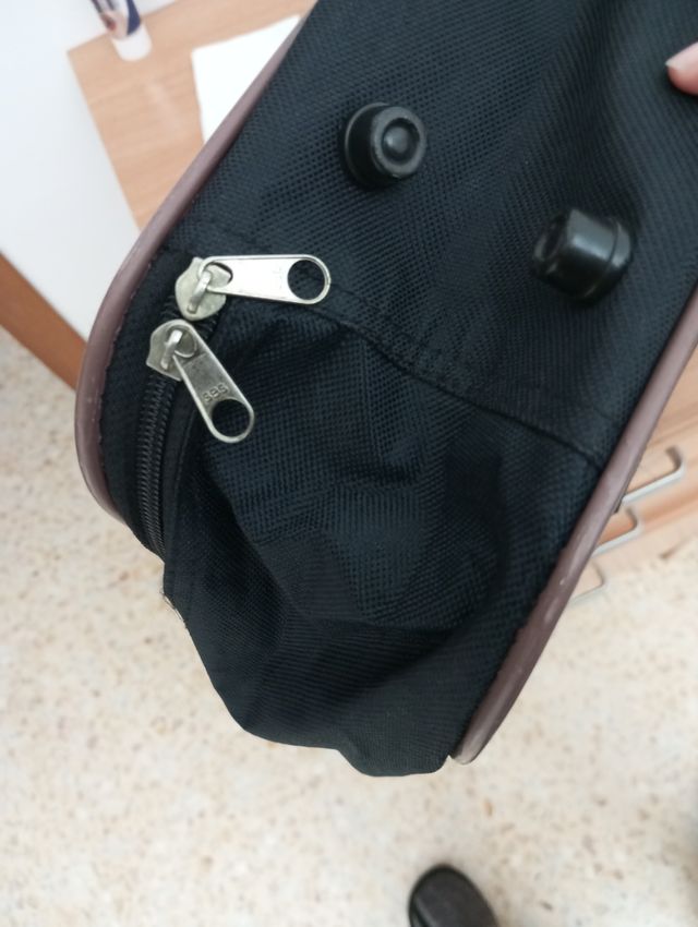 Maleta de mano vintage negra y marrón