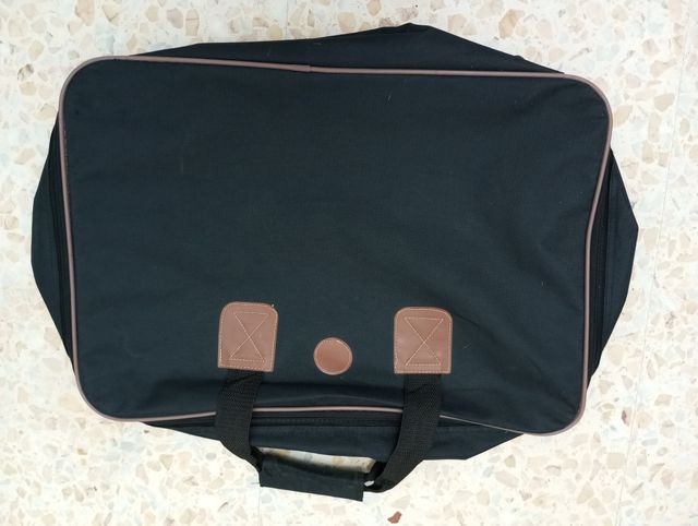 Maleta de mano vintage negra y marrón