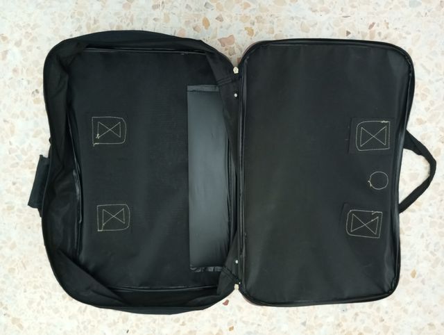 Maleta de mano vintage negra y marrón