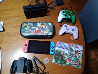 Nintendo Switch con juegos y mandos ,funda y caja