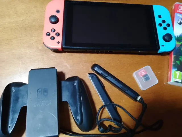 Nintendo Switch con juegos y mandos ,funda y caja