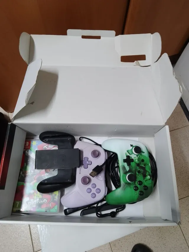 Nintendo Switch con juegos y mandos ,funda y caja