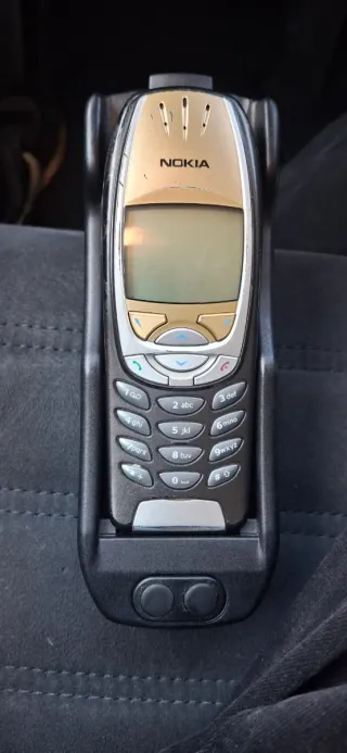 Teléfono Nokia 6310i Negro y Dorado