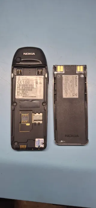 Teléfono Nokia 6310i Negro y Dorado