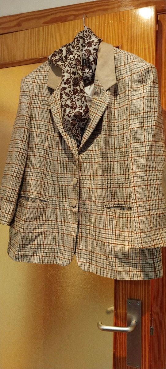 Americana cuadros beige y marrón