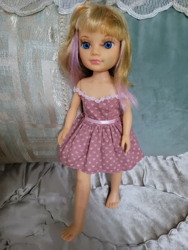 Muñeca Nancy Vestido Rosa Corazones