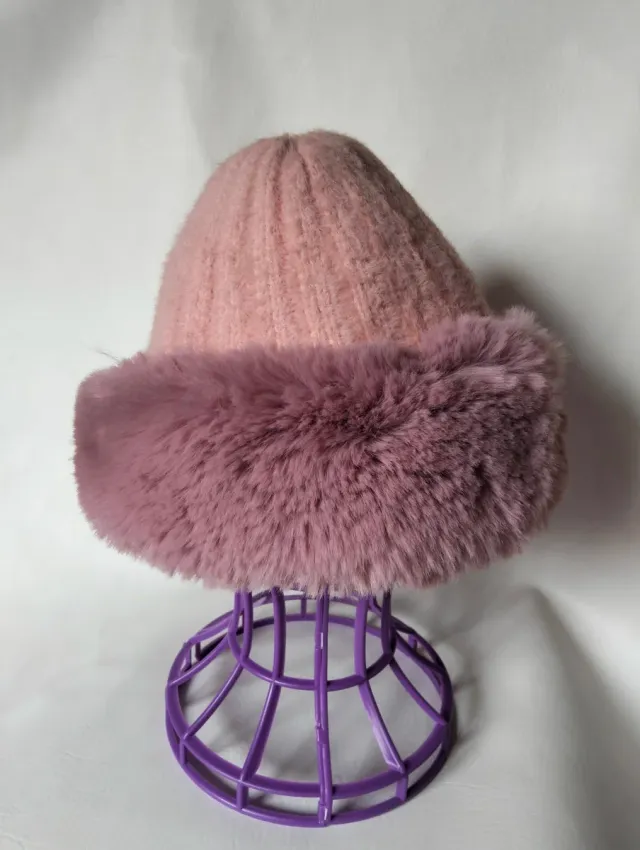 Gorro de invierno rosa palo con pelo