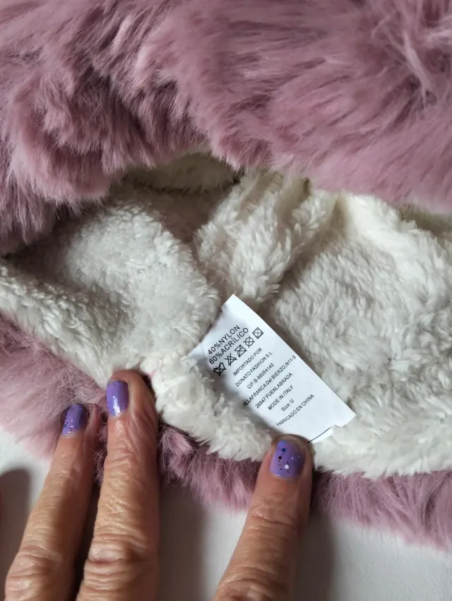 Gorro de invierno rosa palo con pelo