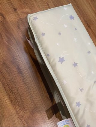 Cuna de viaje con estampado de estrellas