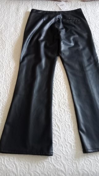 Pantalón cuero negro mujer flare