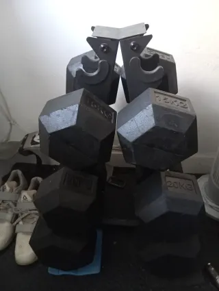 Conjunto de pesas y barra de gimnasio. Nonegociabl