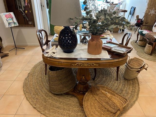 Antico tavolo da pranzo in legno allungabile con cristallo