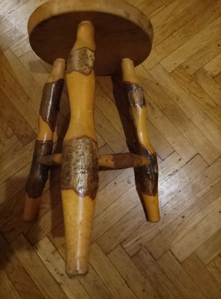 Sgabello in legno fatto a mano