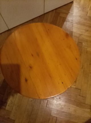 Sgabello in legno fatto a mano