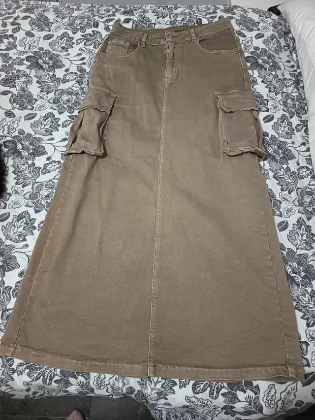 Falda vaquera midi marrón elástica