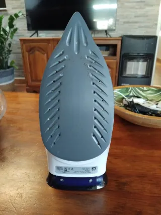 Plancha de vapor azul y blanca