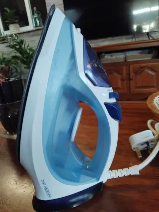 Plancha de vapor azul y blanca