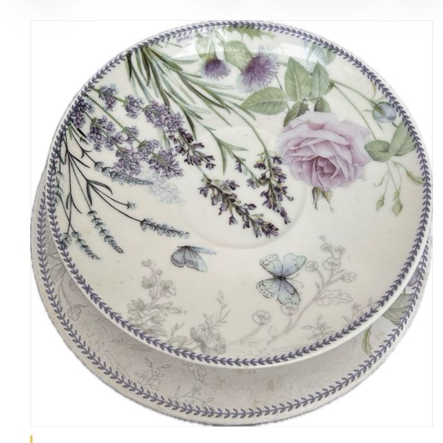 Taza y plato floral lavanda con caja