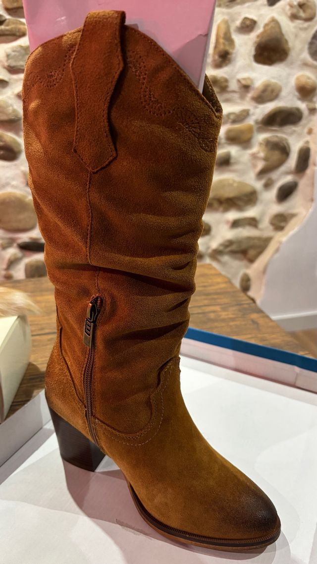 Botas camperas tacón cuero marrón a estrenar