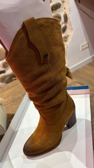 Botas camperas tacón cuero marrón a estrenar