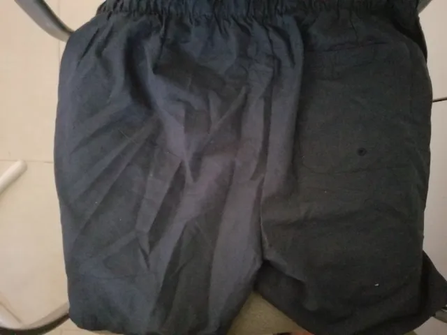 Pantalón corto deportivo azul y gris