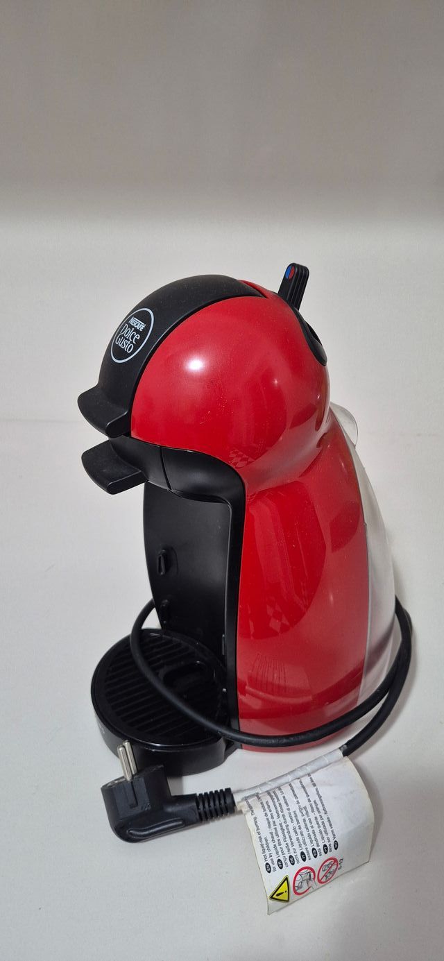 Cafetera Nescafé Dolce Gusto roja