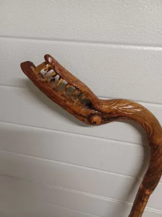 Bastón tallado madera