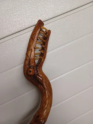 Bastón tallado madera