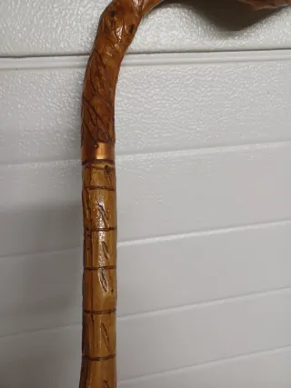 Bastón tallado madera