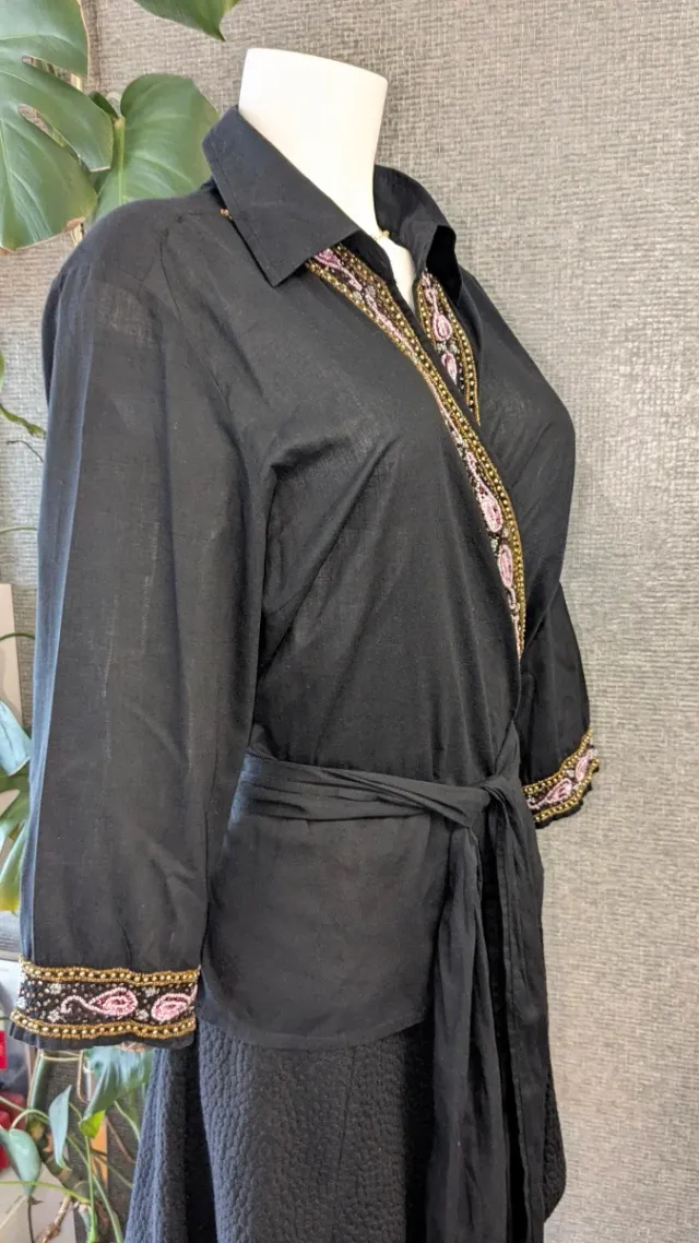 Blusa cruzada con pedrería