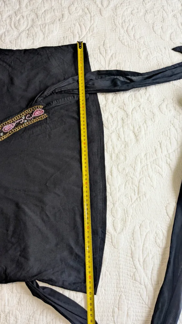 Blusa cruzada con pedrería