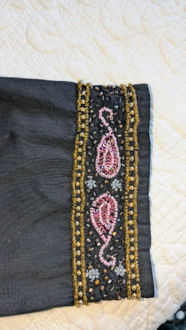 Blusa cruzada con pedrería