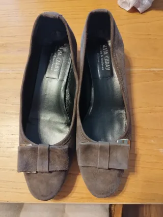 Scarpe scamosciate colore tortora con fiocco