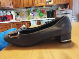 Scarpe scamosciate colore tortora con fiocco