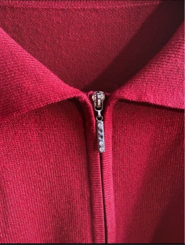 Maglione rosso con zip