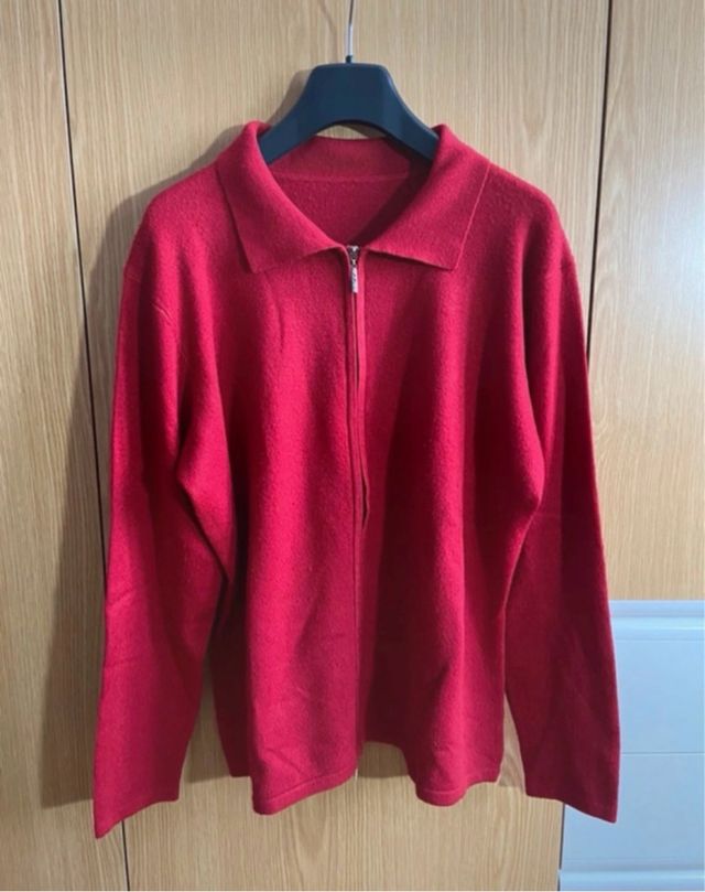 Maglione rosso con zip