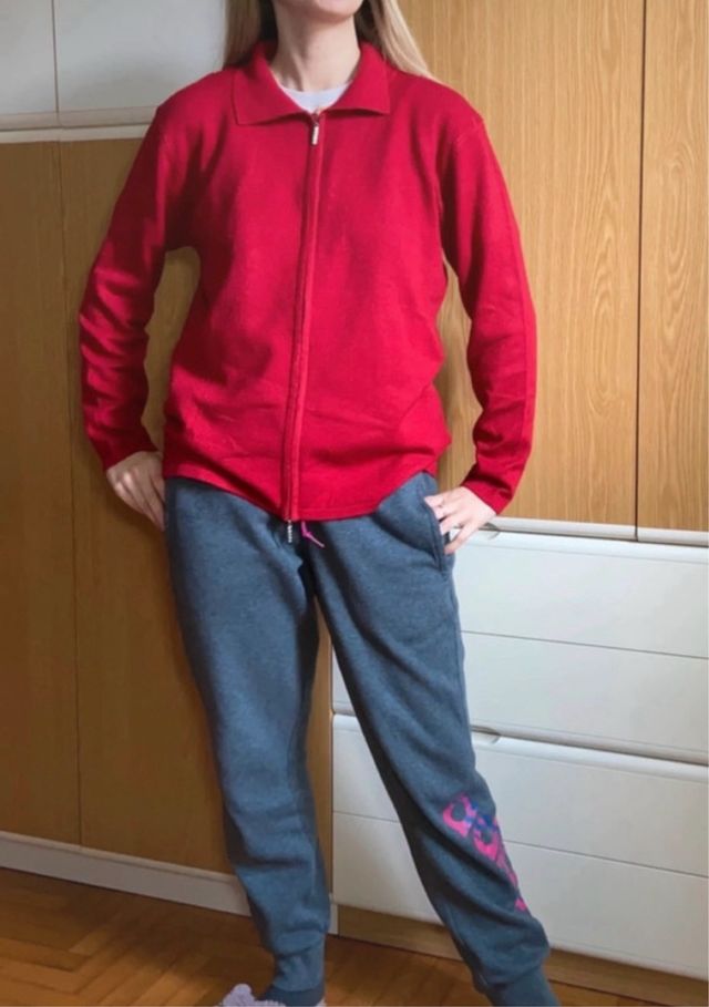 Maglione rosso con zip