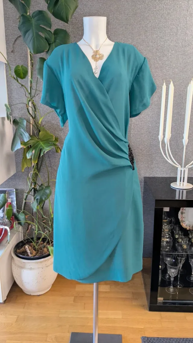 Vestido crepé fiesta hojas pedrería