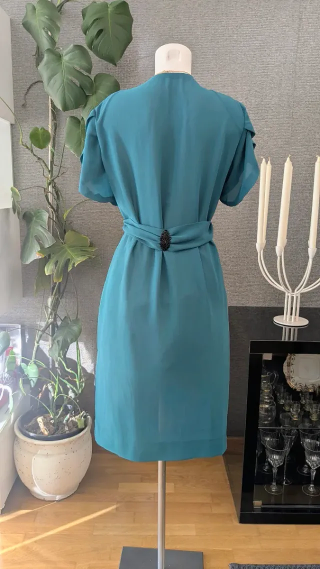 Vestido crepé fiesta hojas pedrería