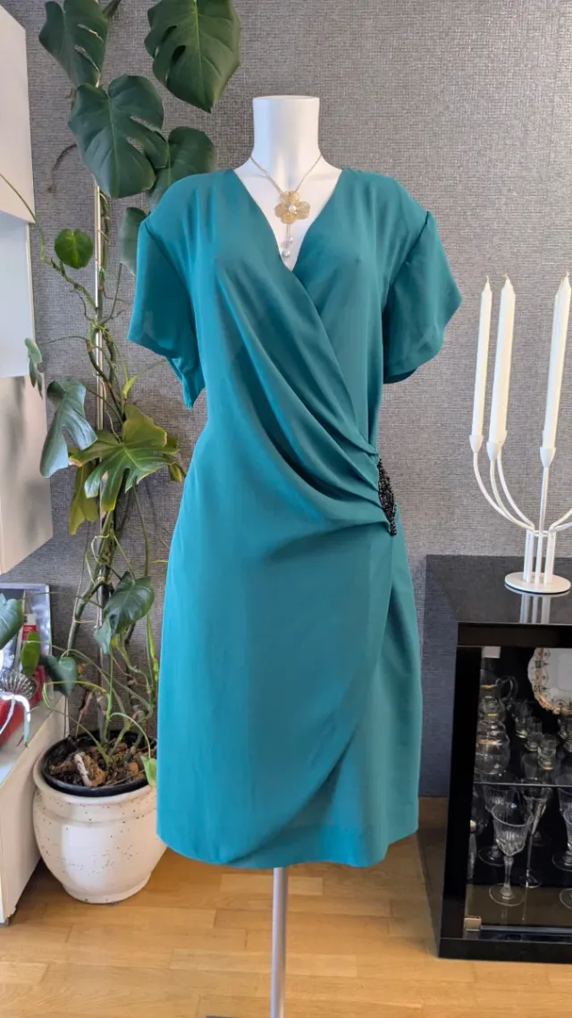 Vestido crepé fiesta hojas pedrería