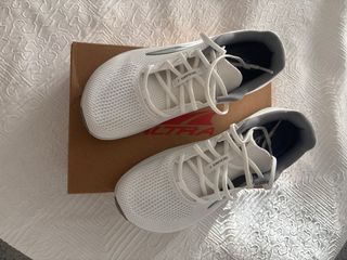 Zapatillas Altra Escalante running blancas